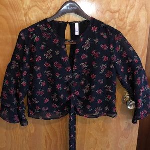 🌹 Date Night Ruffle Sleeve Top 🌹